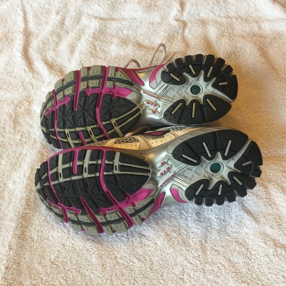 ❌SOLD❌Brooks Adrenaline GTS 12 Running Shoes - Picture 4 of 7